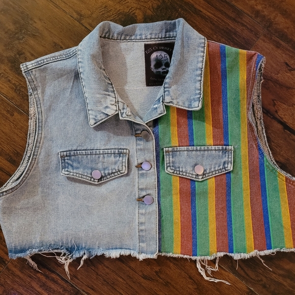Love Wins pride cropped custom denim vest nwt - Picture 2 of 3